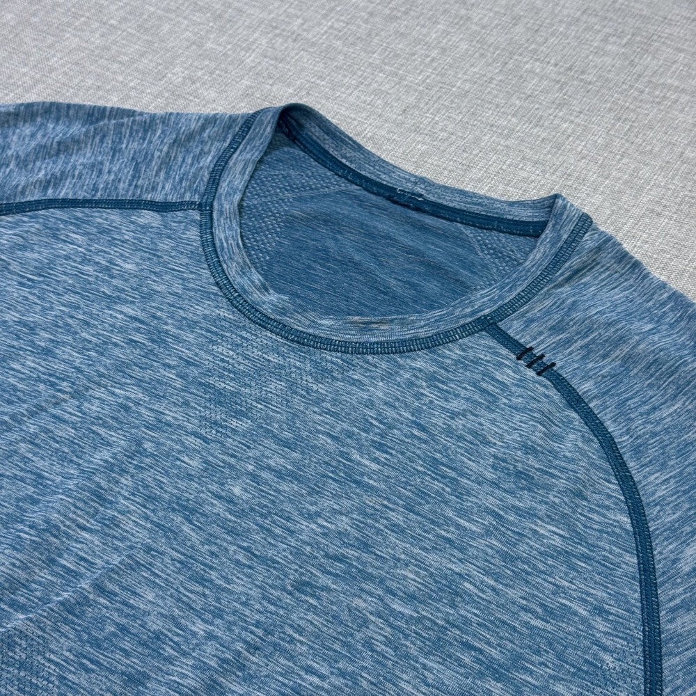 Lululemon Performance T-Shirt Mens L Blue Short Sleeve Crewneck Moisture Wicking